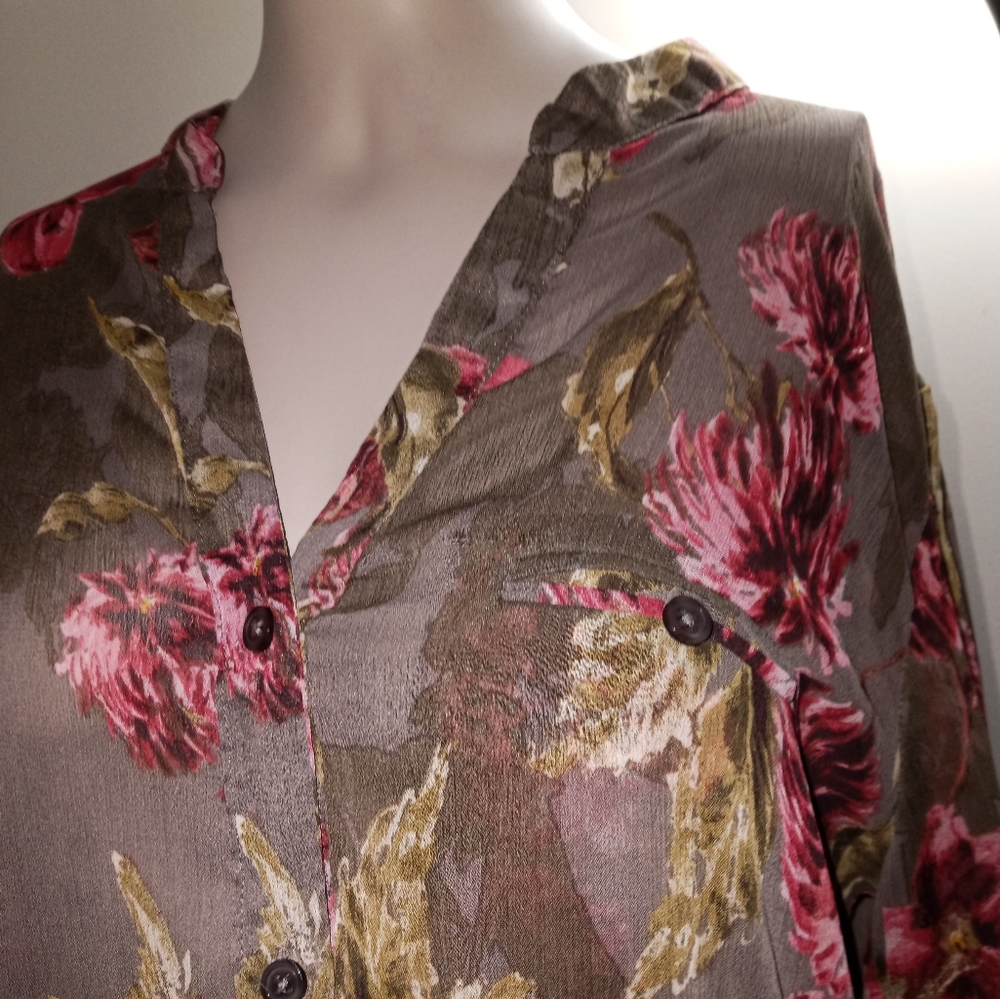 Kut from the Kloth floral print blouse size medium - Picture 3 of 5